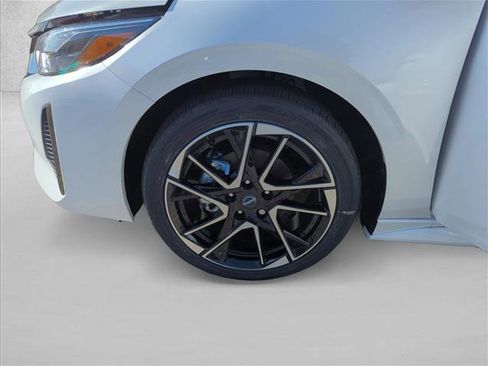 New 2025 Nissan Sentra SR w/ SR Premium Package FWD image 18