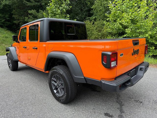 Used 2025 Jeep Gladiator Sport AWD/4WD image 9