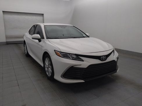 Used 2021 Toyota Camry LE image 13