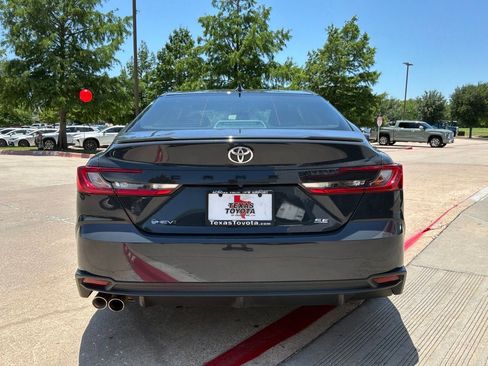 Used 2025 Toyota Camry SE FWD image 7