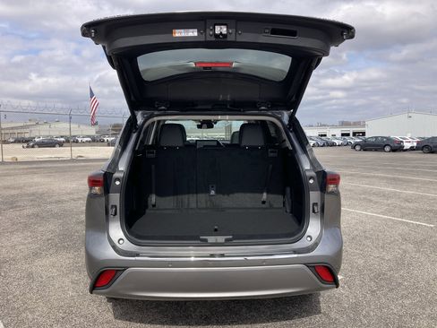 Certified 2026 Toyota Highlander Platinum image 21