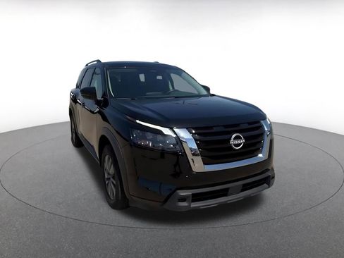 Used 2025 Nissan Pathfinder SV AWD/4WD image 3