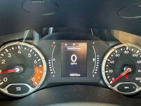 Used 2018 Jeep Renegade Latitude w/ Cold Weather Group AWD/4WD image 10