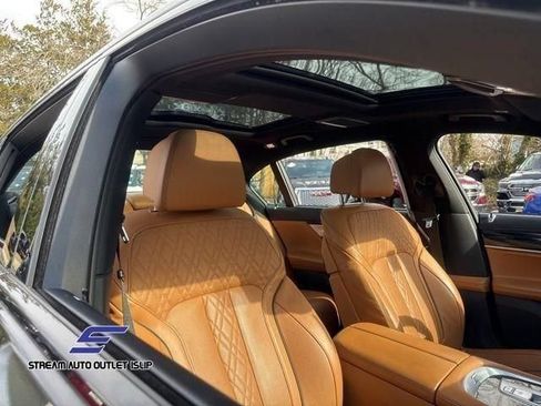 Used 2022 BMW 750Li xDrive AWD/4WD image 14