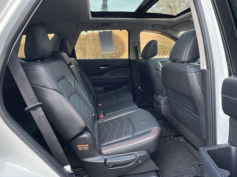 Certified 2022 Nissan Pathfinder Platinum w/ Cargo Package image 26