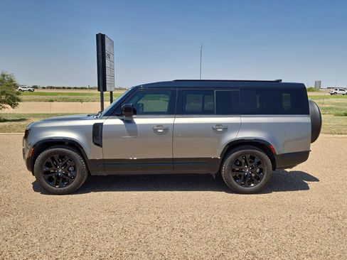 Used 2025 Land Rover Defender 130 X-Dynamic SE AWD/4WD image 2