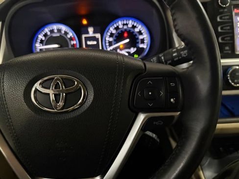 Used 2015 Toyota Highlander Limited w/ Driver Technology Package AWD/4WD image 17