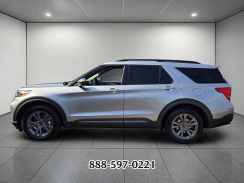 Used 2021 Ford Explorer XLT w/ Equipment Group 202A AWD/4WD image 2