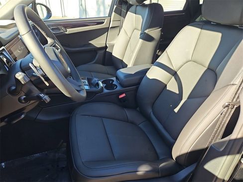 New 2026 Porsche Macan image 5