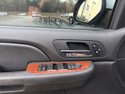 Used 2007 GMC Yukon XL SLT w/ SLT Preferred Equipment Group image 28