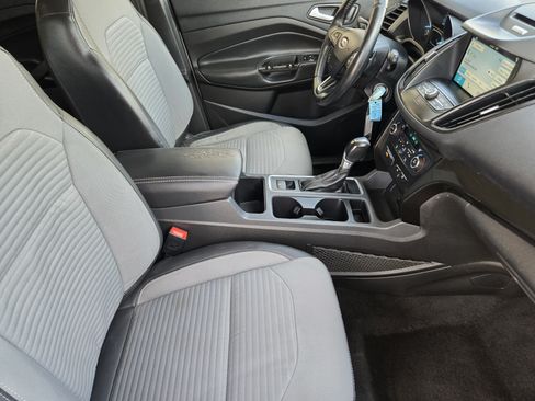 Used 2017 Ford Escape SE w/ Equipment Group 201A FWD image 10