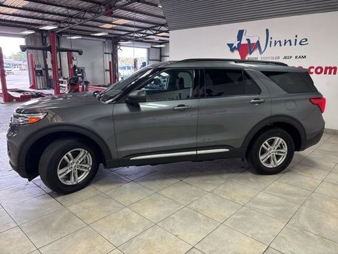 Used 2022 Ford Explorer XLT AWD/4WD image 10
