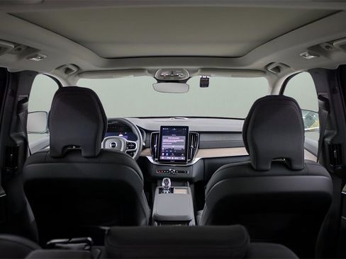 New 2025 Volvo XC90 B6 Plus w/ Protection Package Premier image 10