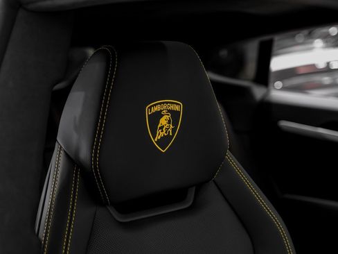 Used 2025 Lamborghini Urus SE image 35