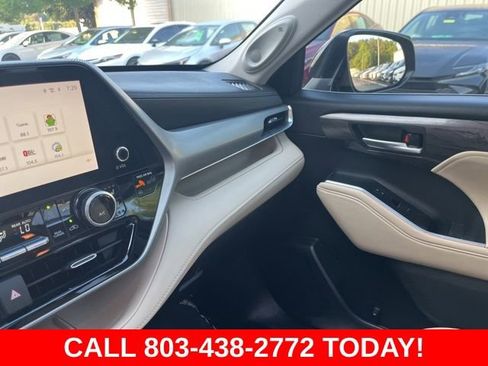 Used 2023 Toyota Highlander Platinum FWD image 31