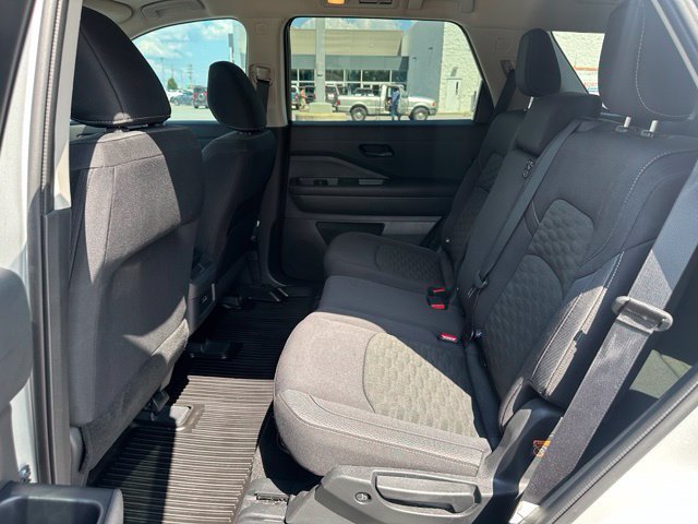 Used 2024 Nissan Pathfinder S FWD image 6