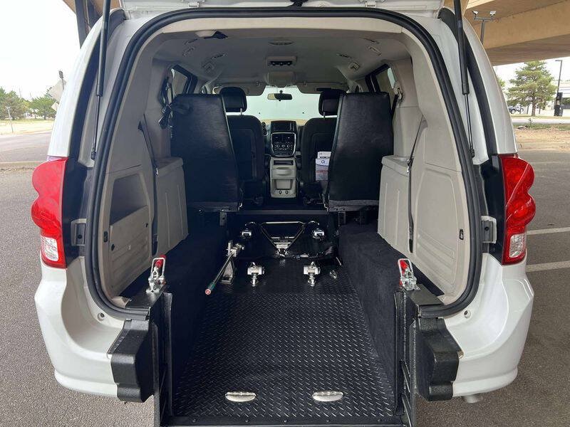 Used 2018 Dodge Grand Caravan SE FWD image 41