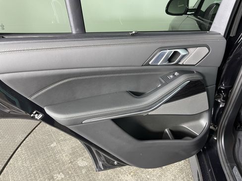 Certified 2025 BMW X5 xDrive40i w/ Executive Package image 16