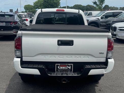 Used 2021 Toyota Tacoma TRD Sport AWD/4WD image 4