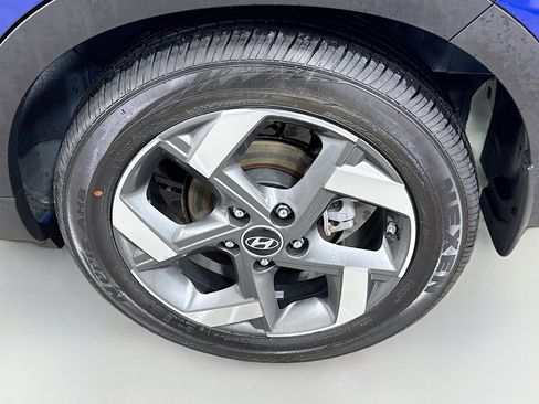 Used 2023 Hyundai Venue Limited image 29