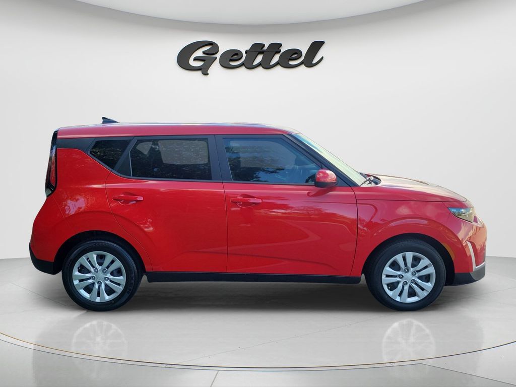 Used 2024 Kia Soul LX FWD image 4