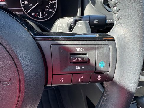 Used 2023 Nissan Rogue SV w/ SV Premium B Package FWD image 14