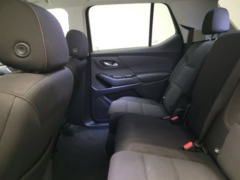 Used 2021 Chevrolet Traverse LS image 18