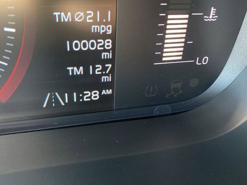 Used 2019 Volvo XC60 T6 Momentum w/ Premium Package AWD/4WD image 23