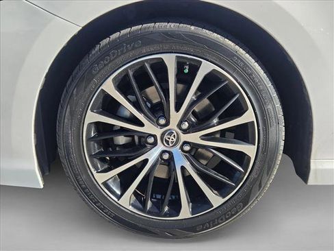 Used 2019 Toyota Camry SE image 22