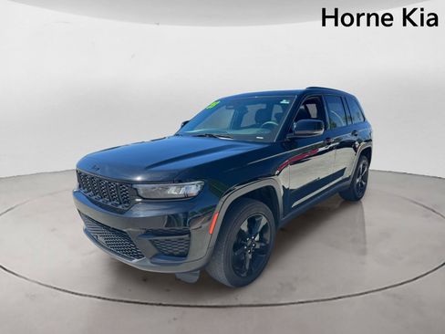 Used 2023 Jeep Grand Cherokee Altitude AWD/4WD image 7