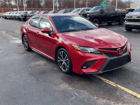 Used 2020 Toyota Camry SE image 2