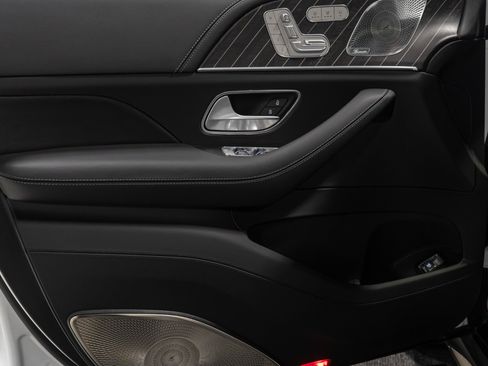 Used 2026 Mercedes-Benz Maybach GLS 600 4MATIC image 33