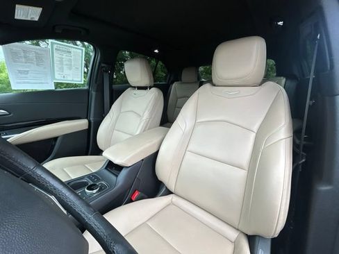 Used 2024 Cadillac XT4 Luxury w/ Cold Weather Package AWD/4WD image 28