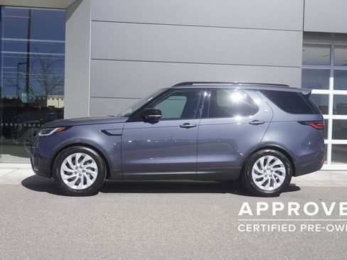 Used 2025 Land Rover Discovery S image 8