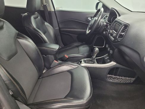 Used 2018 Jeep Compass Latitude FWD image 21