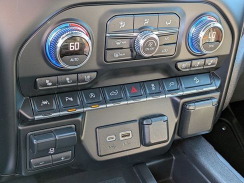 Used 2021 GMC Sierra 1500 AT4 w/ AT4 Premium Package AWD/4WD image 13