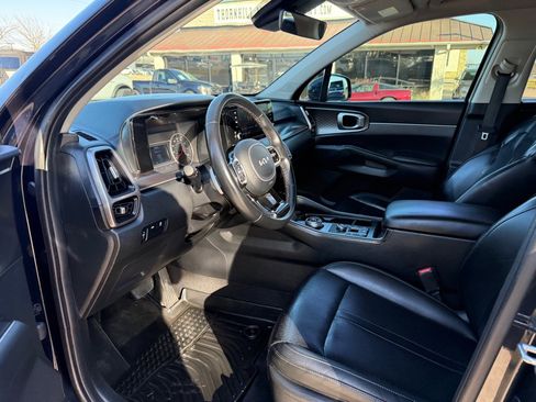 Used 2022 Kia Sorento S image 12