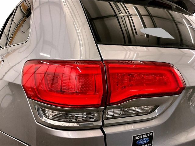 Used 2017 Jeep Grand Cherokee Laredo w/ Quick Order Package 23E AWD/4WD image 28