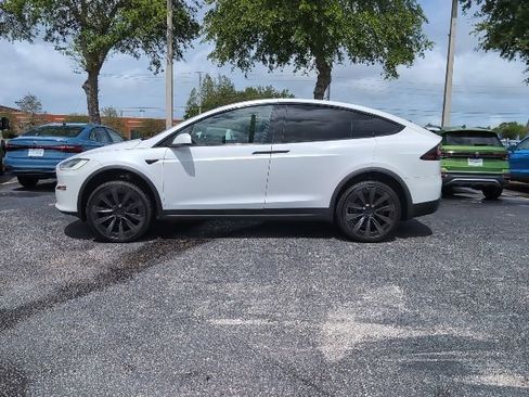 Used 2022 Tesla Model X image 3