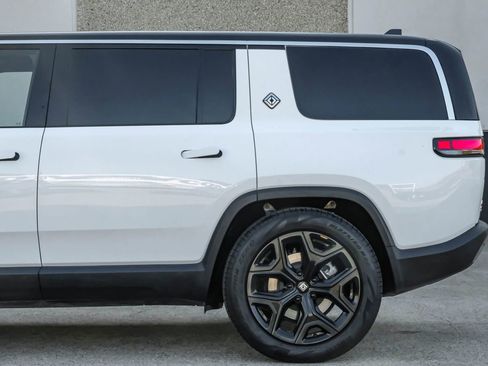 Used 2024 Rivian R1S Adventure AWD/4WD image 21