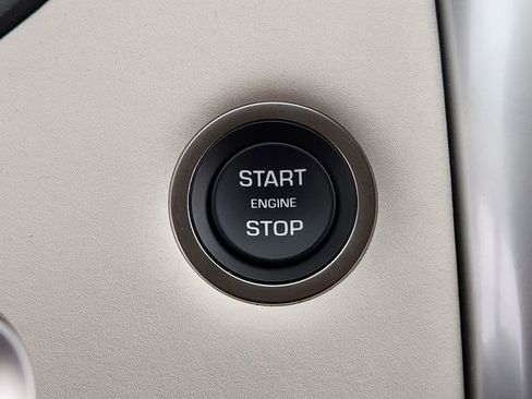 Used 2025 Land Rover Discovery S image 20