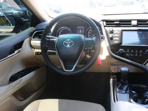 Used 2018 Toyota Camry LE FWD image 20