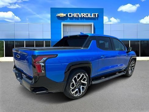 Used 2025 Chevrolet Silverado EV RST AWD/4WD image 3
