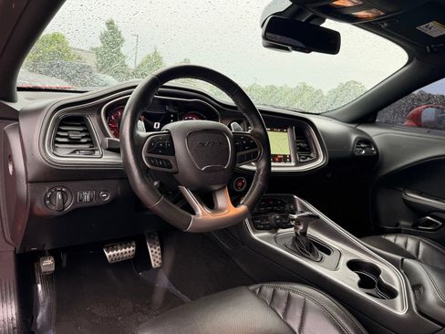 Used 2022 Dodge Challenger SRT Hellcat w/ Plus Package RWD image 27