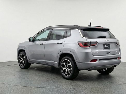 Used 2025 Jeep Compass Limited image 6