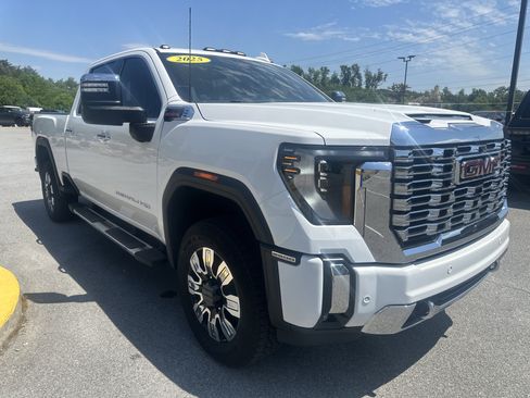Used 2025 GMC Sierra 2500 Denali w/ Technology Package AWD/4WD image 5