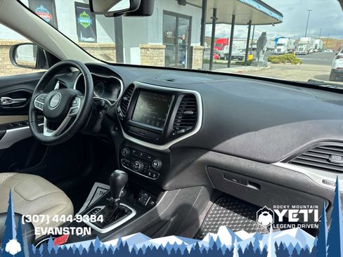 Used 2017 Jeep Cherokee Limited w/ Luxury Group image 13