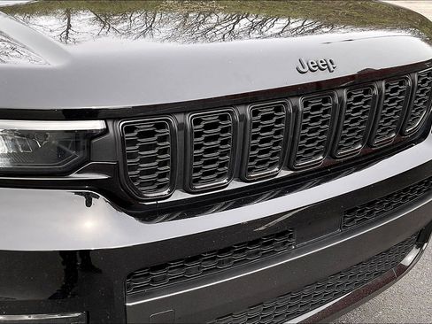 Used 2023 Jeep Grand Cherokee L Limited w/ Black Appearance Package image 34