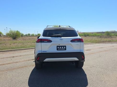 Used 2026 Toyota Corolla Cross XLE image 7
