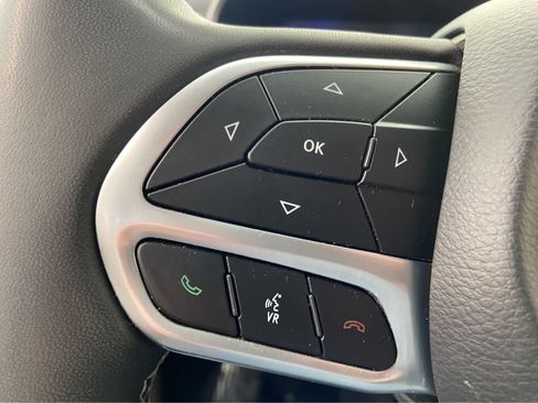 Used 2024 Chrysler Pacifica Touring-L FWD image 25